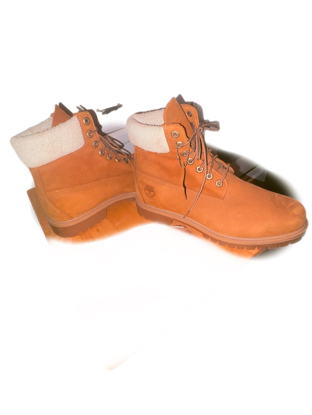 Timberland Tan Nubuck Lace-Up Boots with Cream Sherpa Collar